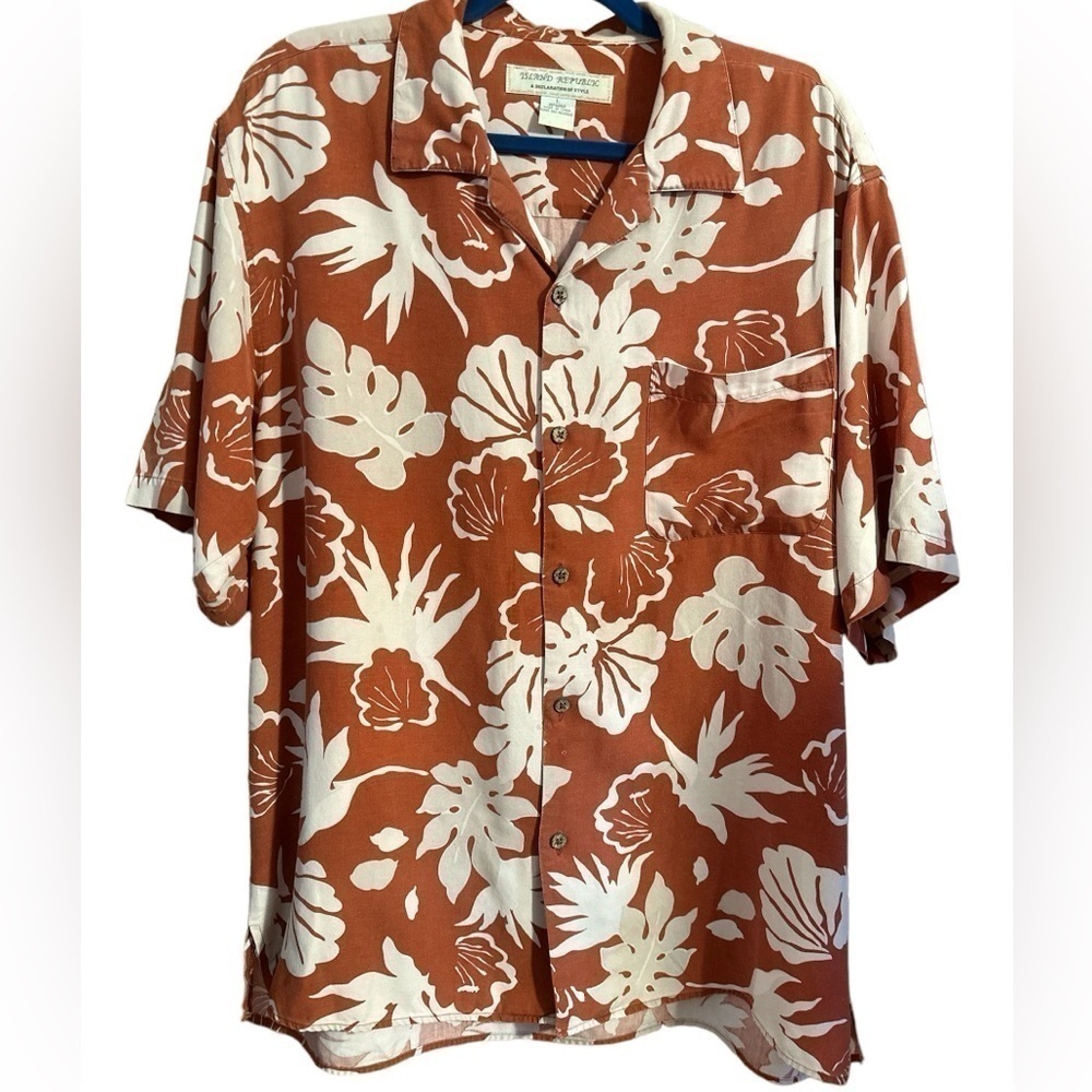 Island Republic Men’s Short Sleeve Classic One Front Pocket Silk Button Down